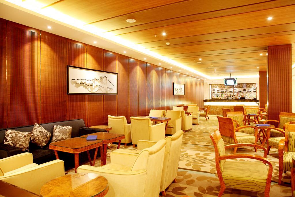 Отель Ramada By Wyndham Beijing Airport Шуньи Экстерьер фото